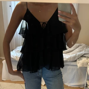 Volang topp - Jättesöt topp från zara. Bara använd en gång🫶