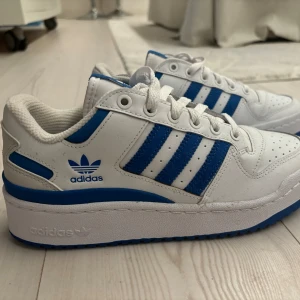 Adidas campus - Oanvända adidas campus i st 38, nypris 1449kr!