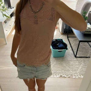 Rosa spets topp - Mera av en fest topp perfekt nu i sommar! Jätte gullig 💞