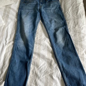 Replay jeans  - Ett par sköna Replay jeans skicka gärna för fler bilder där jag kan visa passformen