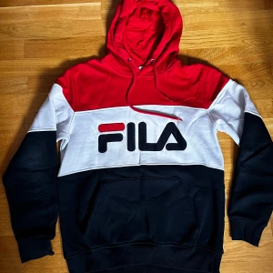 FILA Hoodie - FILA Hoodie storlek L