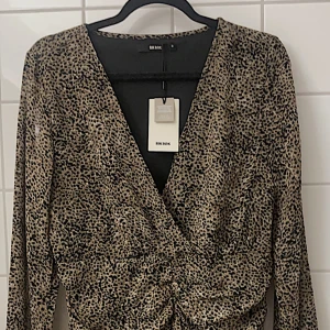 Klänning - Klänning ifrån BikBok! Endast testad!  NYPRIS:399kr PRIS NU:100kr