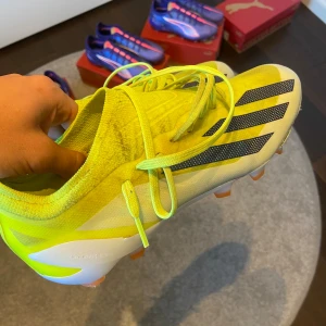 Adidas X Crazyfast Elite FG - Tja! Säljer dom här feta skorna då dom ej kommer tillanvändning och dom är använda ungefär en halv månad ( Cond 7/10  Nypris: 2999  Säljer för: 1199  Pris ej hugget i sten vid snabb afärr !  Det är bara att skriva vid minsta fundering😊 