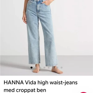 Blå baggy jeans - Ett par ljusblå jeans med breda ben. Använt ett fåtal gånger och vill därför ge dem ett nytt liv. Skriv om ni vill ha bilder eller undrar över något😊💗  (Det kostade 499 innan)