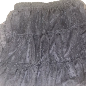 Kjol  - Säljer nu min kjol från New yorker som inte kommer till användning längre. Köpt för ungefär 150kr.