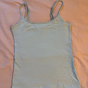 Ljusblått linne från New Yorker - Basic linne, stretchigt 