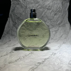 CHANCE CHANEL EAU FRAICHE - Jag säljer sampels och priset är per milliliter ( INTE HELA FLASKAN))   29kr per milliliter (1ml = 10 spray )  Priset är fast men vid större beställningar kan priset diskuteras! Skriv till oss gärna innan ni köper !