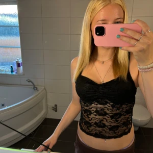 Linne - Supersöt spets topp använd 1 gång jättesöt som fest topp