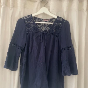 Knyt blus - Blus med spets/broderi💗💗