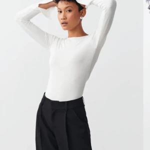 Jättefin tröja🩷 - Superfin topp i vit, säljer då ja inte använder den å den är helt ny utan prislapp🩷