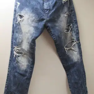 Southpole Jeans - Bra skick  300kr  Storlek: 38x30 