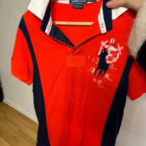 Ralph Lauren  - En tröja som inte kommer till användning därav bra skick. Storlek S. 