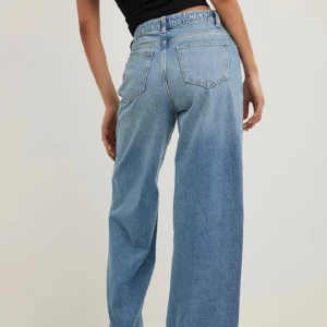 Nakd jeans - Nakd ”vida jeans med hög midja” storlek 34 Helt oanvända med alla lappar kvar Originalpris 599kr💞