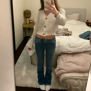 Jätte snygga jeans  - Jätte snygga zara bootcut jeans som inte säljs längre💕💕 pris kan diskuteras 