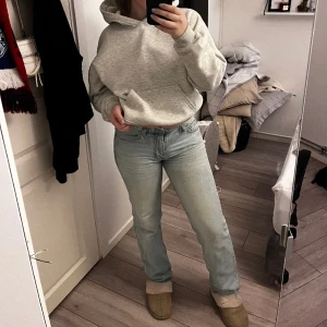 Low waist jeans - Low waist jeans. Är 162 och jeansen är jätte bra längd. 