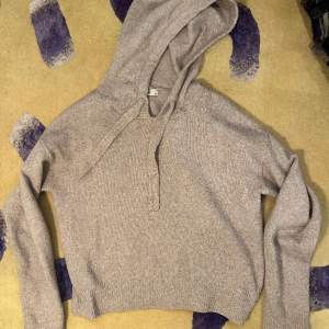 Ljuslila/ ljusgrå stickad hoodie nästan helt oanvänd 💕