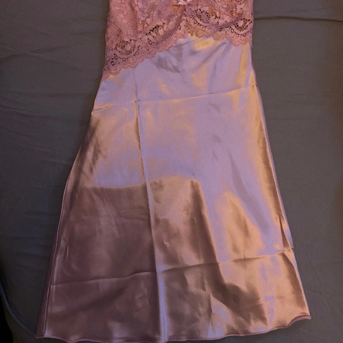 Ljusrosa nattlinne i siden!