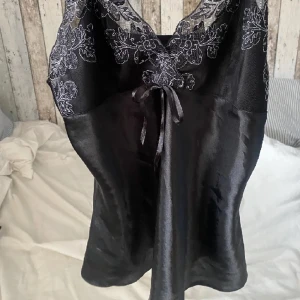 Svart topp - Supersöt topp som passar till det mesta!🪩🪩
