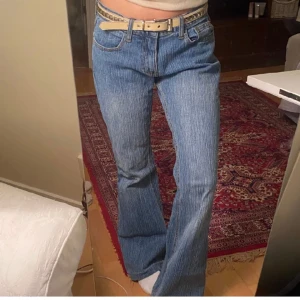 Brandy melville jeans - Lite slitna nere vid fötterna pga för långa på mig!