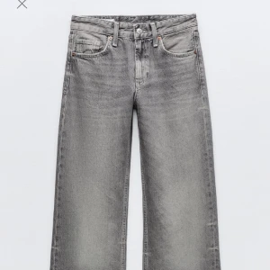 Jeans - Midrise jeans från Zara, superfina men har köpt liknande. Är i 38 men passar mig som brukar ligga mellan 36-38