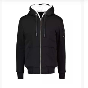 Moose knuckles  - Helt ny Moose knuckles kofta/jacka, köpt hos room 1006 och pågrund utav att jag råkade ta av prislappen så gick den ej att lämna tillbaka, då jag kände att den inte var min smak. Kvitto och prislapp finns, den är aldrig använd. (Skriv för mer info)