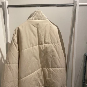 Jacka  - Super vill vinterjacka från ginatricot 