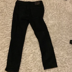 Säljer ett par snygga jeans från Jack and Jones. Knappt använda då dom är lite stora på mig - Säljer ett par snygga Jeans från Jack and Jones. Knappt använda då dom är lite stora på mig. Bara att höra av dig om du har frågor eller funderingar!