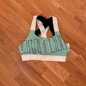 Träningstopp - Sport bh med medium support, oanvänd från Puma 