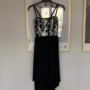 Beautiful, elegant dress, perfect for a wedding or cocktail party! New condition! Shorter at the front, longer at the back. Fits both XS and S