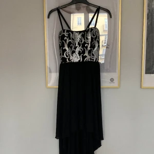 Elegant dress  - Beautiful, elegant dress, perfect for a wedding or cocktail party! New condition! Shorter at the front, longer at the back. Fits both XS and S