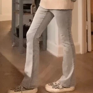 gråa jeans  - säljer ett par jättefina jeans. midjemått 36 + strech, innerben 80❤️