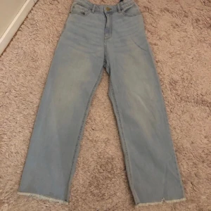 Ljus blåa jeans  - Använt några gånger