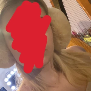 Öronmuffar  - Nyskick alldrig använt utomhus. Köpte av impuls online och har inte använt sen jag fick de. Skriv gärna vid funderingar.🩷 