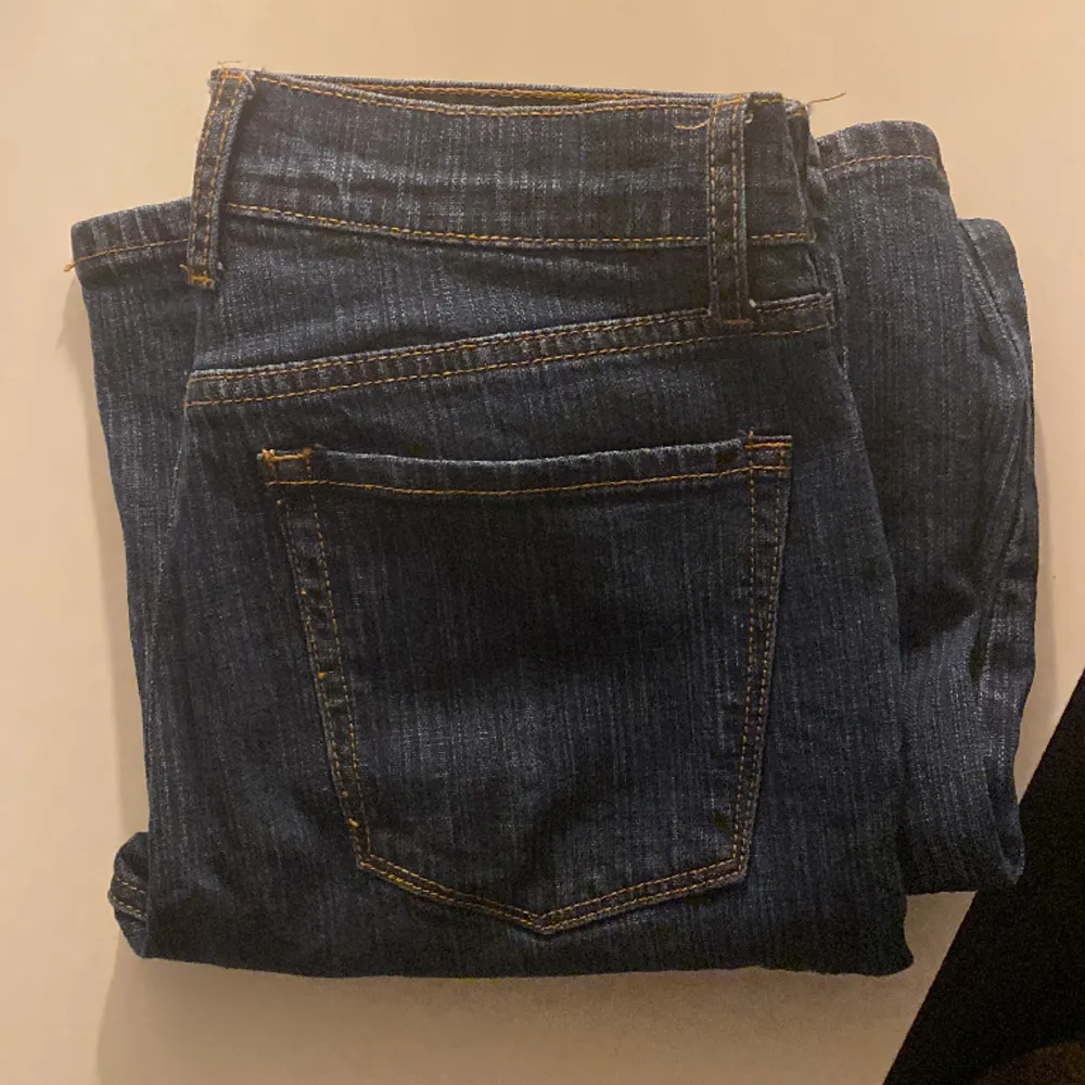 Super snygga low waisted jeans från brandy, säljer pga ingen användas av dem. Är precis som nya utan defekter.  Om du har några frågor kom till DM 👈. Jeans & Byxor.