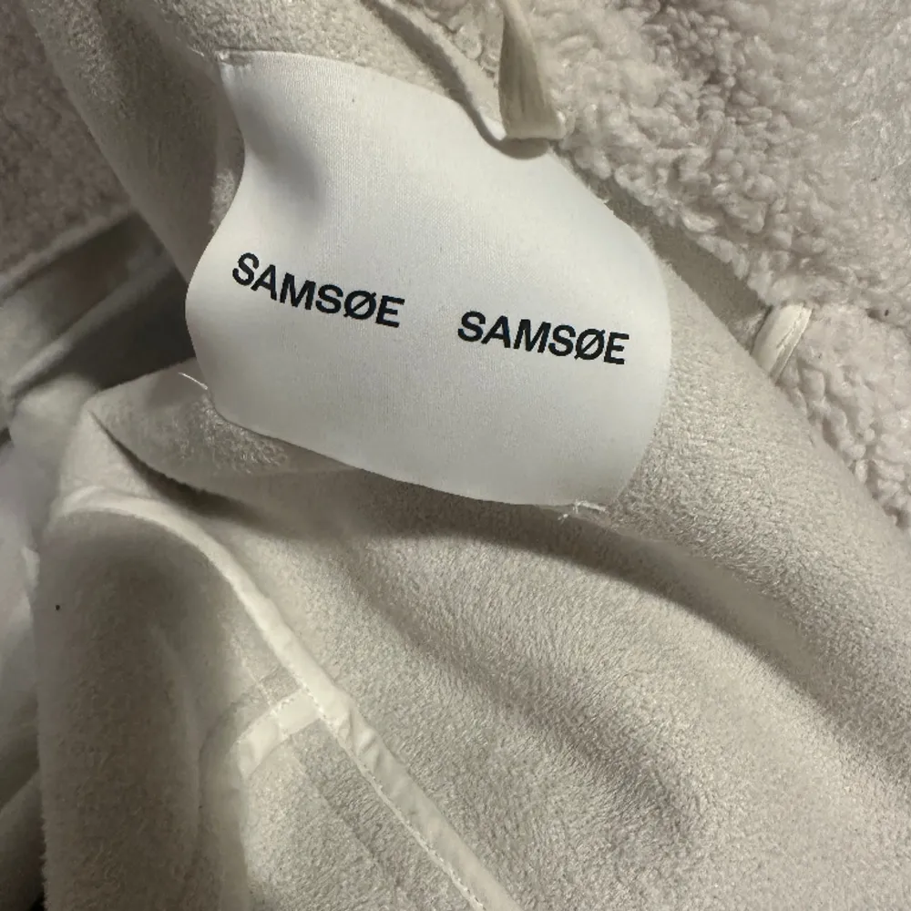 Skön och fin jacka från Samsøe Samsøe! Nästan aldrig använd. . Jackor.