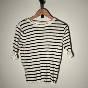 Lindex tröja  - Storlek : S  Pris : 30