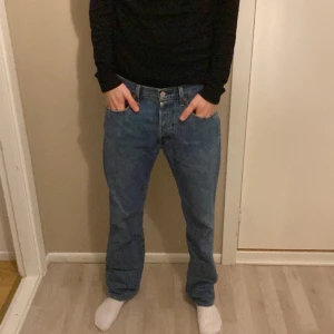 Levis jeans - Mörk blåa Levis jeans model 501 sälj för att dem inte är riktigt min stil längre.