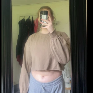 Myströja - En croppad tröja 