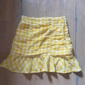 Zara kjol - Så fin rutig kjol från zara, aldrig kommit till användning 