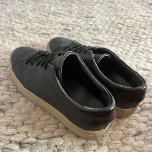 Axel arigato skor - Supersnygga skor från Axel Arigato i storlek 37 