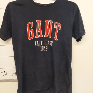 Gant tshirt - Smått använd. Pris går att diskuteras 