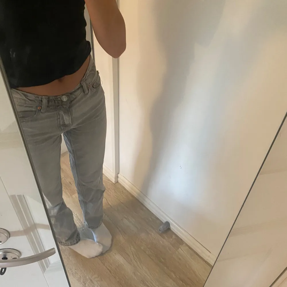 Jeans från Gina. Ej använda för dem var för små original pris 500. Jeans & Byxor.