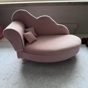 Smyckeskrin med spegel - Supersöt smyckeskrin med spegel som enbart stått i bokhyllan som dekoration. Köpt i Tyskland.