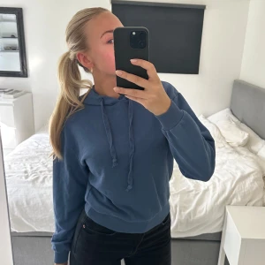Hoodie - Hoodie från NAKD strl XS💙