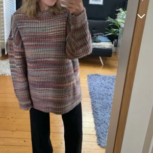 Stickad tröja - Säljer denna stickade tröja från Zara i storlek S, inte nopprig o inga andra defekter🩷