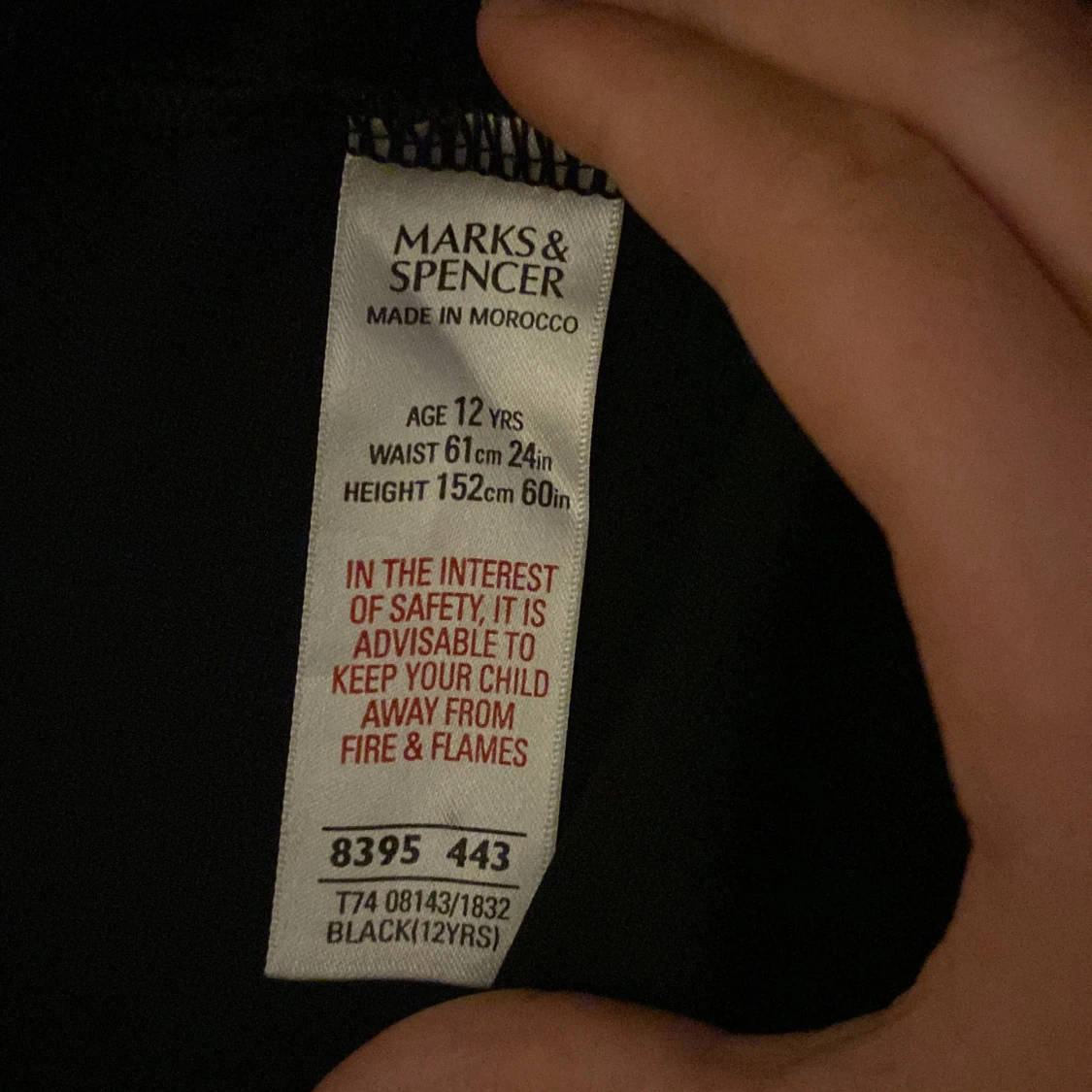 Ett par svarta byxor  - 91