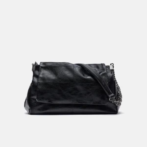 Väska  - Snygg och rymlig väska från zara💕nypris 399kr