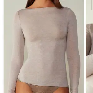 Säljer min Intimissimi blus då den inte kommer till användning längre. Bra skick knappt använd🥰 Skriv om ni vill ha fler bilder.