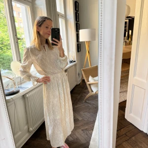 Långklänning till sommar eller fest - Aldrig använd. Köpt på Asos, från vero moda