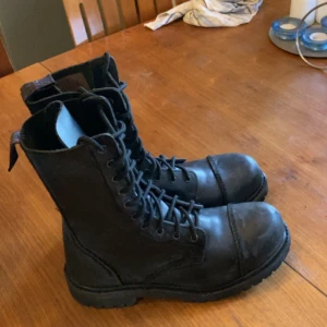 Skor - Skinnkängor, från underground i fint skick. 